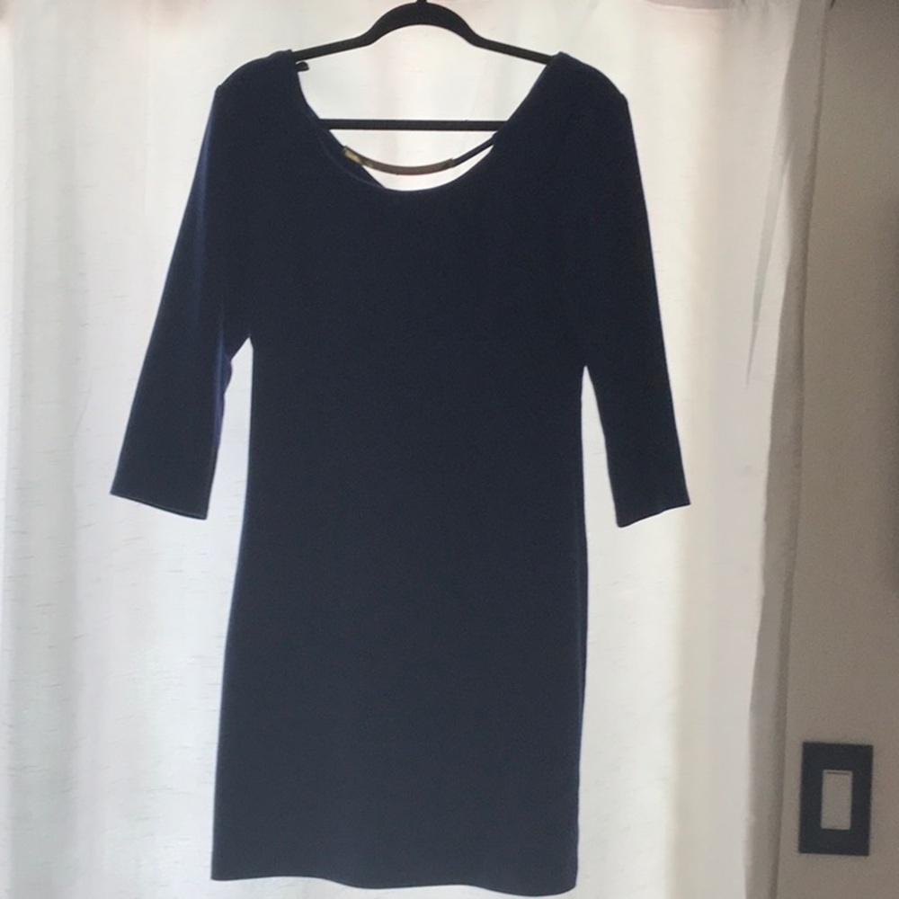 Elegant navy blue Dress with 3/4 Sleeves by Laundry

A25